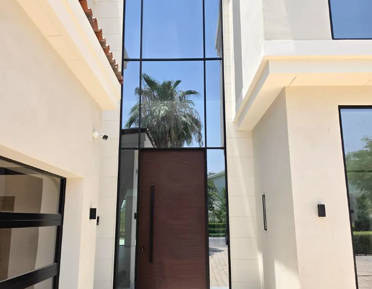 Aluminium entrance door