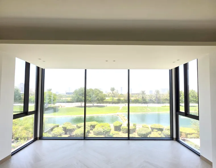 Aluminium corner window bay