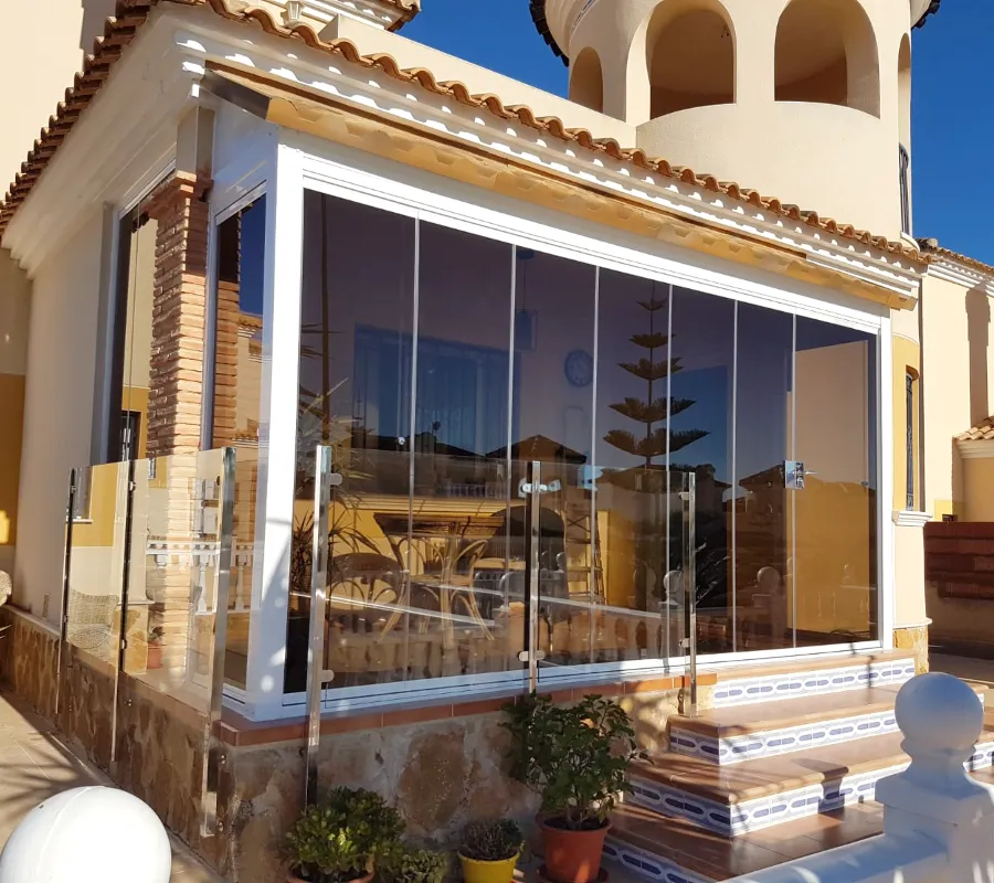 Frameless glass curtain, Alicante villa