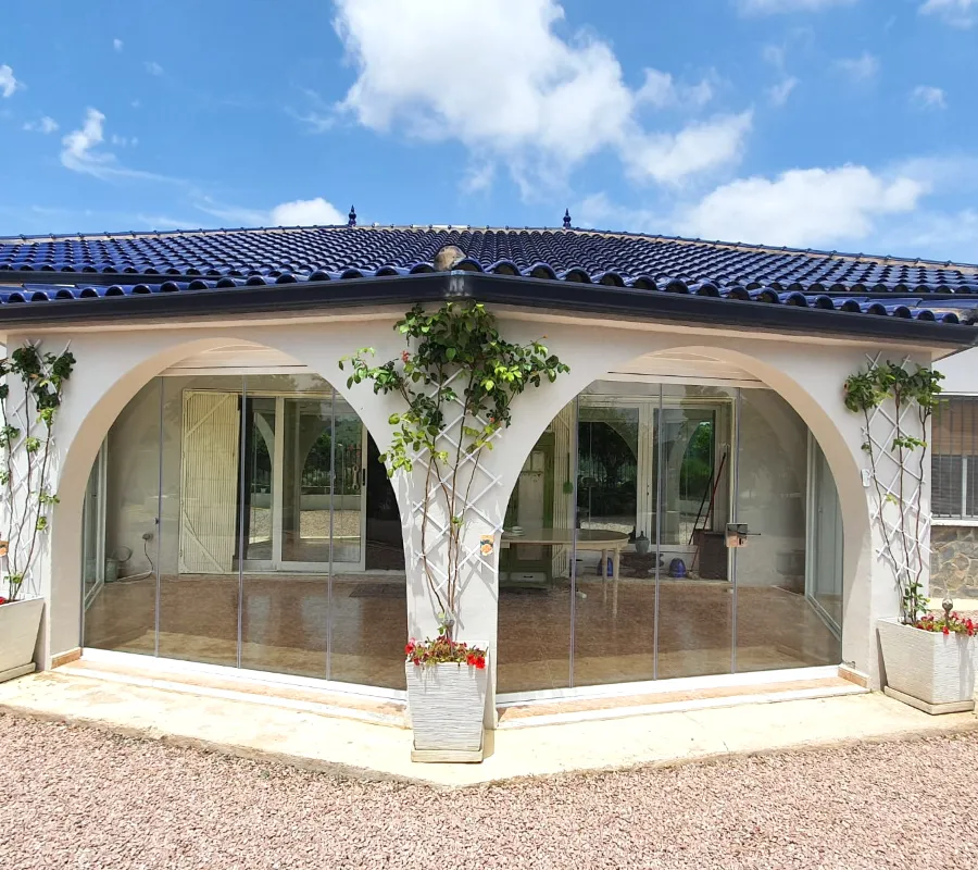 Arched frameless glazing, Murcia
